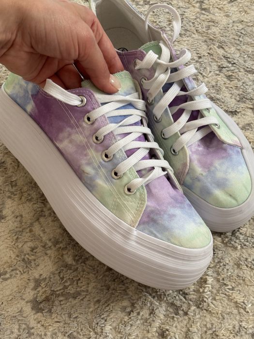 Продам кеди(нові)