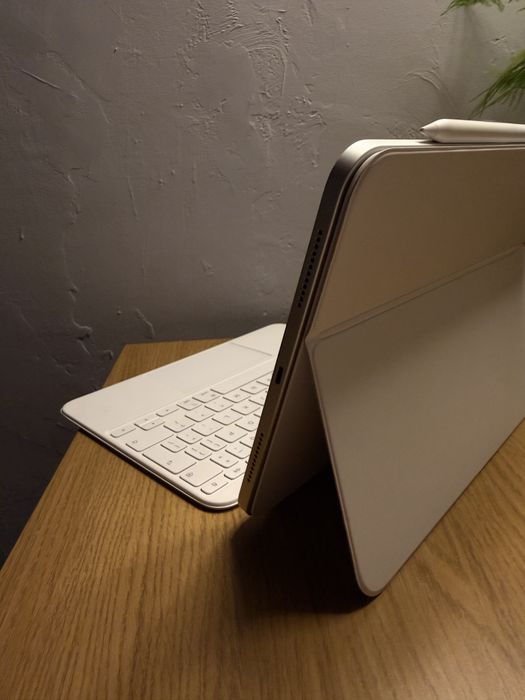 Apple iPad Magic Keyboard Folio
