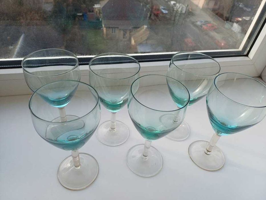 Винтажные  винные  бокалы  нежно-бирюзового  цвета,  70е годы