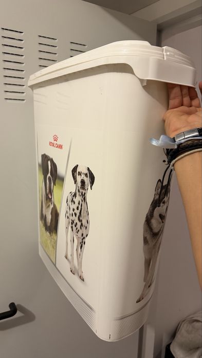 Caixa ração de cão