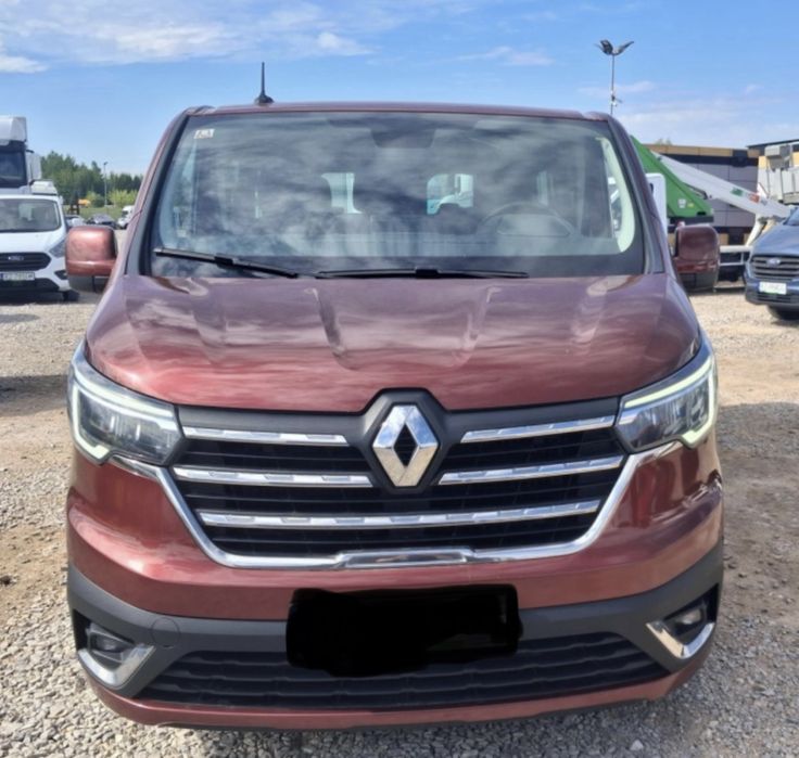 Wynajem busa 9-osobowego Renault Trafic