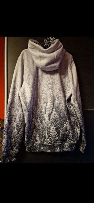 Bluza z motywem lasu