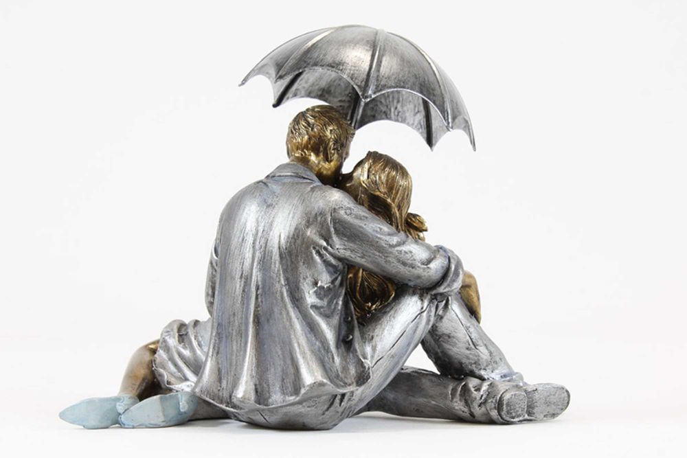 Figurka  Para Całująca się pod Parasolem 15x19x12 cm
