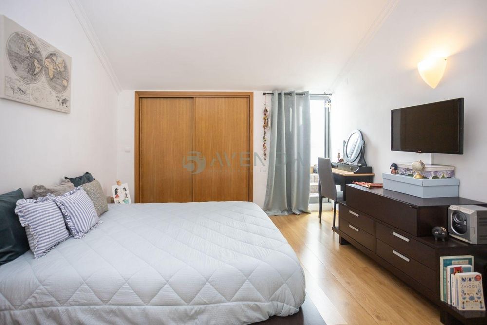 T2 Duplex c/ Terraço, Varanda e Garagem Box – Baixa da Banheira