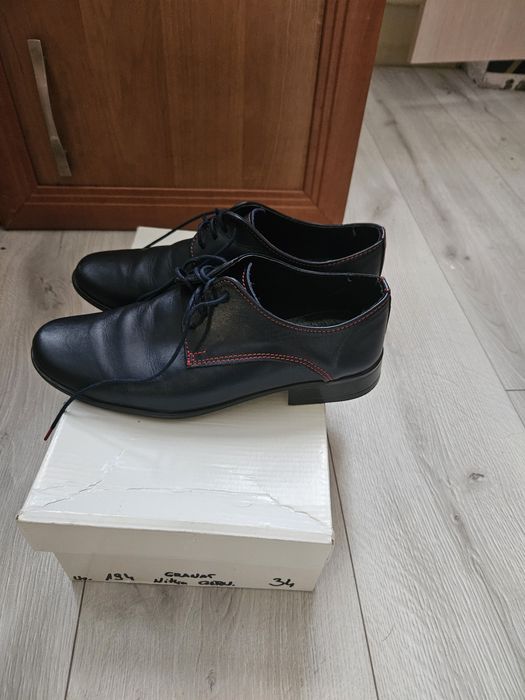 Sprzedam buty dla chlopca.