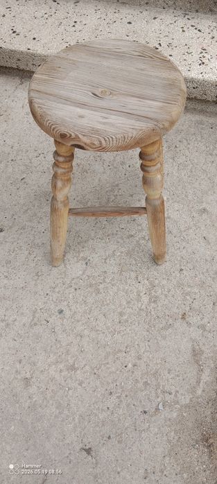 Taboret drewniany