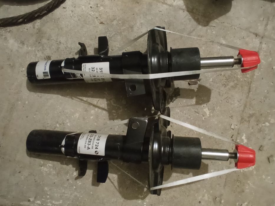 Стійка передня на Форд Конект 1.6 від 2013року