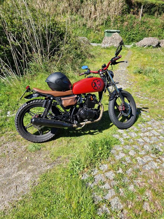 Moto cafe racer 125 4t 11kw