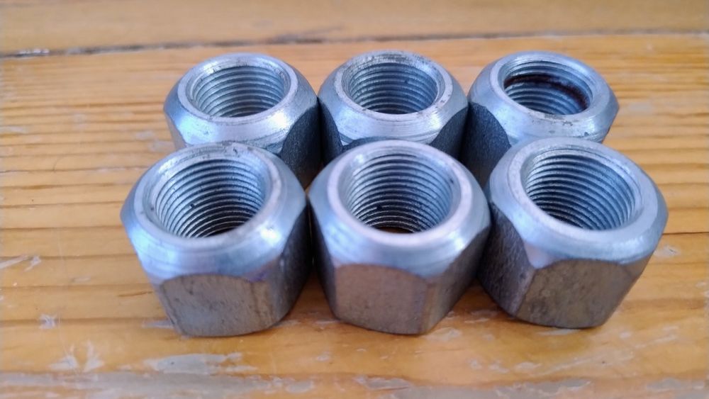 Гайка ступиці  МТЗ, Т-25, КРН, КПС ліва різьба