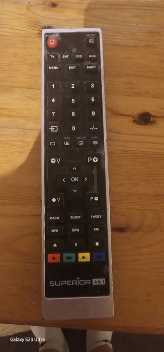 Pilot uniwersalny do telewizora