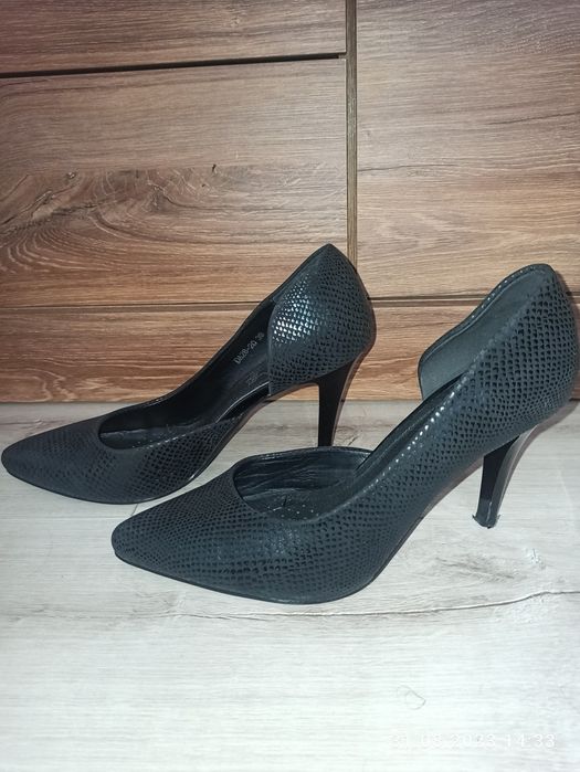 Szpilki czarne zamsz 39