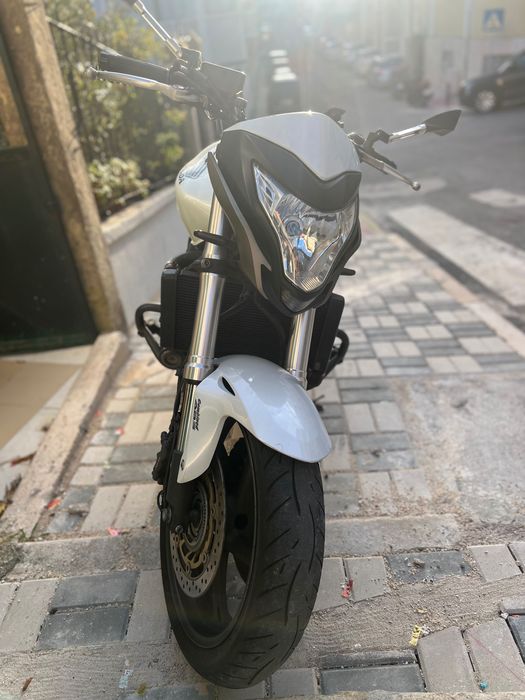 Hornet CB600f Hornet