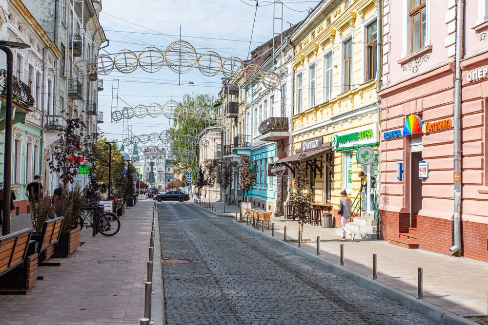 Центр. Вул. Б. Хмельницького 17. 2 кімнати. Квартира подобово