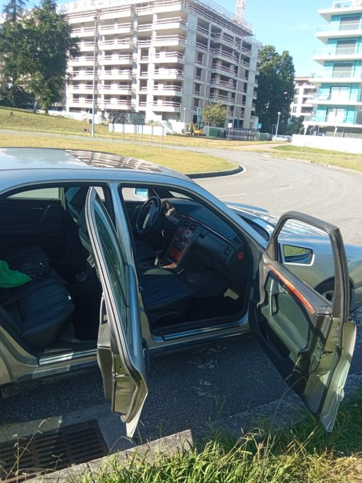 Mercedes Benz cinza para venda