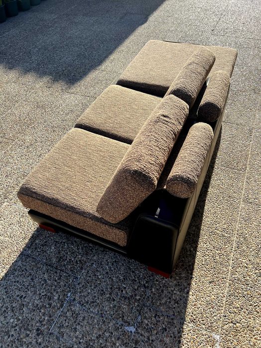 Conjunto de sofás em pele e tecido