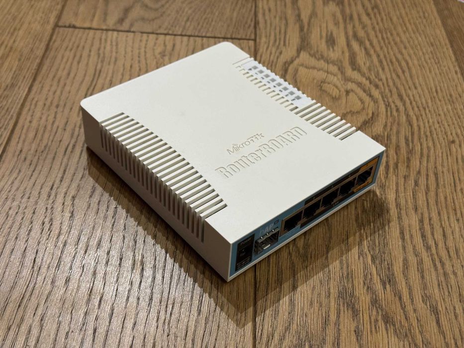 MikroTik hAP ac (RB962UiGS-5HacT2HnT) - Router Dual-Band z RouterOS
