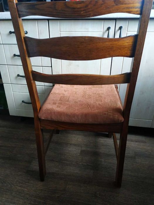 Хороший, крепкий стул