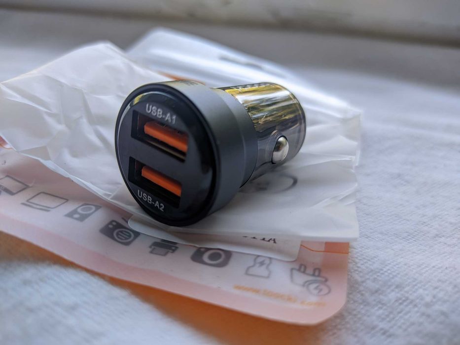 Автомобільний зарядний пристрій 30W  швидка зарядка на 2 USB