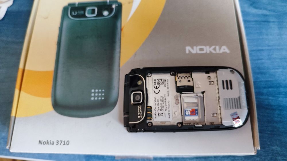 Оригінальний NOKIA 3710f