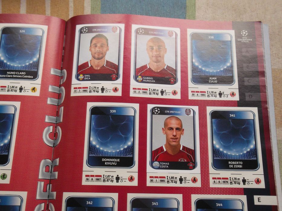 Caderneta da Champion de 2010-11 com cromos