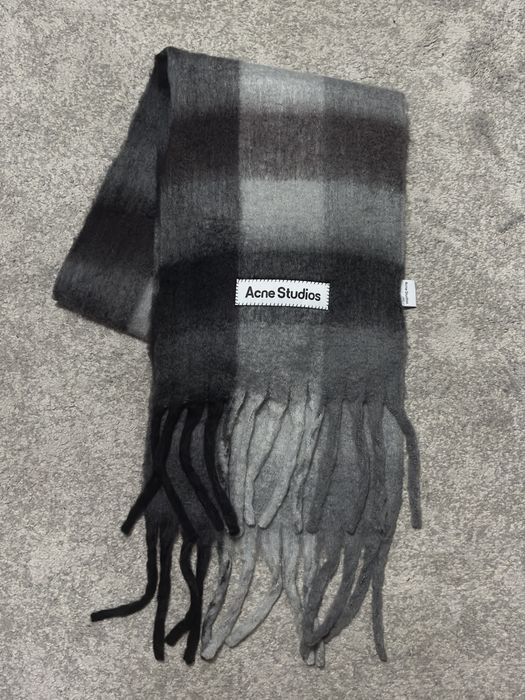 Cachecol Acne Studios