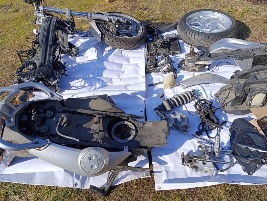 BMW f 800 st  części dokumenty, rama koła  stelaż kufra, tłumik wahacz