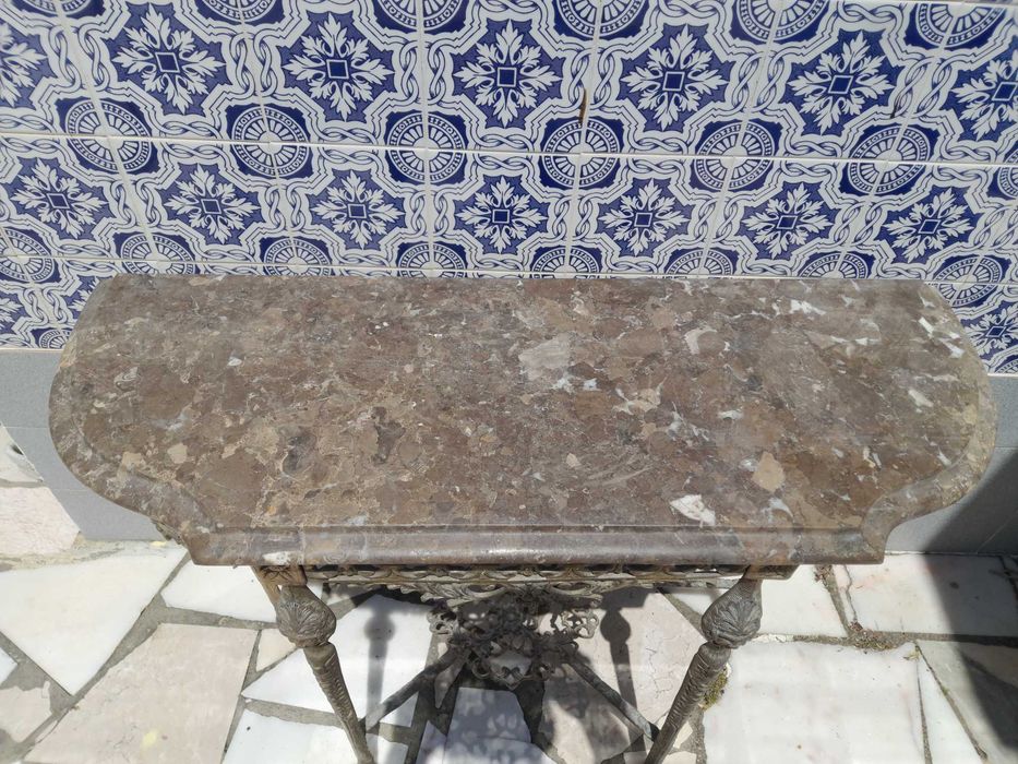 Aparador antigo em latão e suporte utensílios lareira