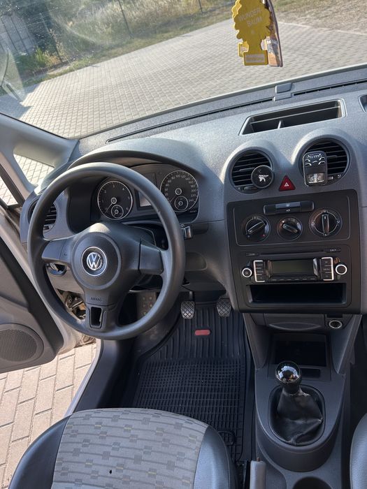 Vw caddy 1,6 tdi niski przebieg !!!
