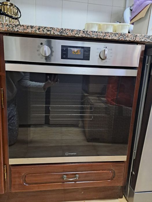 Forno Indesit 300°C 2900 watts