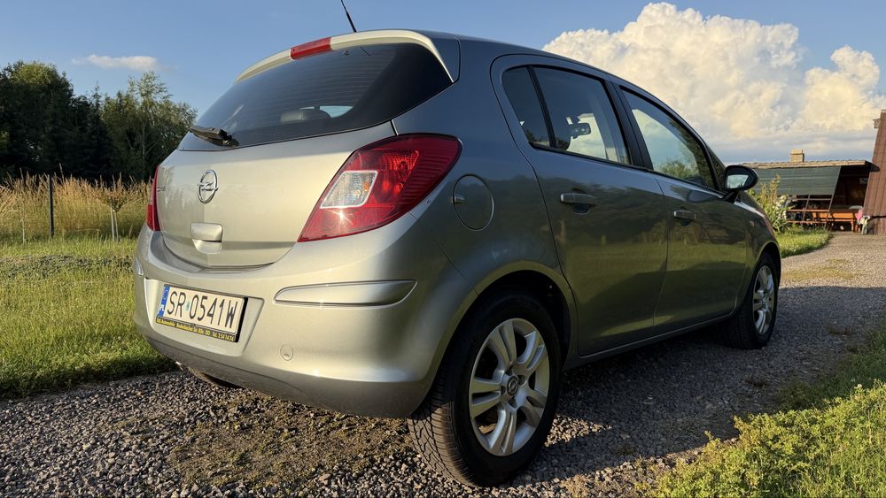 Opel corsa lift 1.2 klima alufelgi tempomat