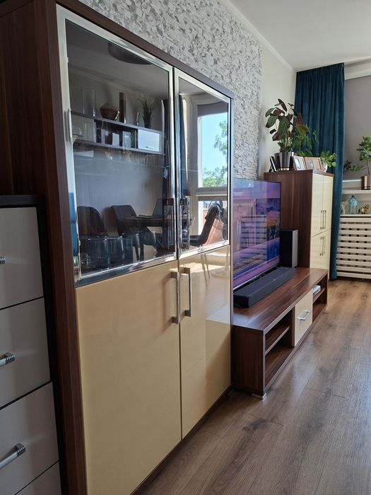 Meble pokojowo salonowe