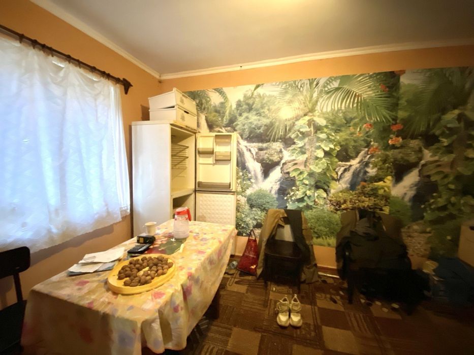 Продаж будинку з великою ділянкою