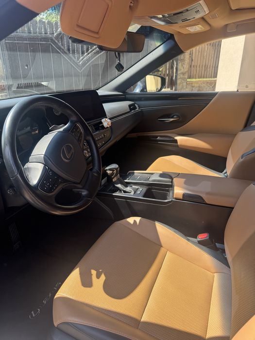 Lexus ES 200, перший власник 2021 рік