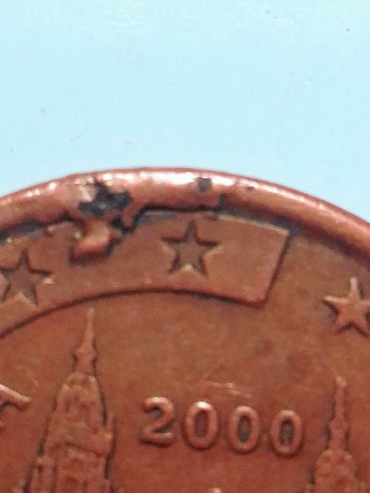 Moedas com irregularidades e defeitos para coleção.