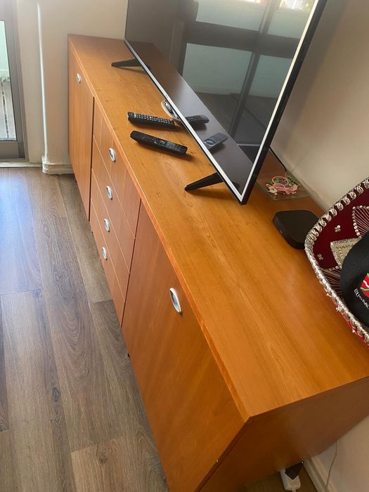 Aparador em madeira massiça