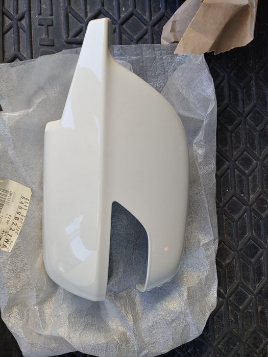 Продам ліва накладку оригінальну на дзеркало Honda crv 2010 рік