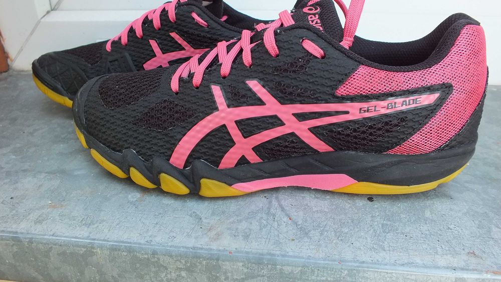 Super buty sportowe marki Asics blade w roz 39,5