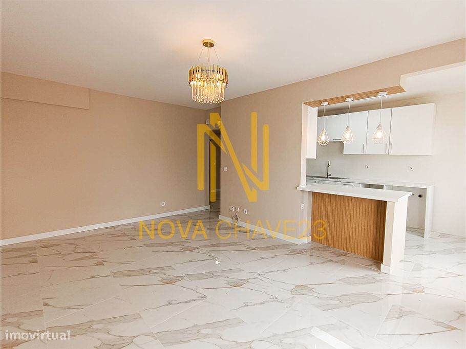 Apartamento T2 Totalmente Remodelado na Rinchoa – 91 m² | 6.º Andar
