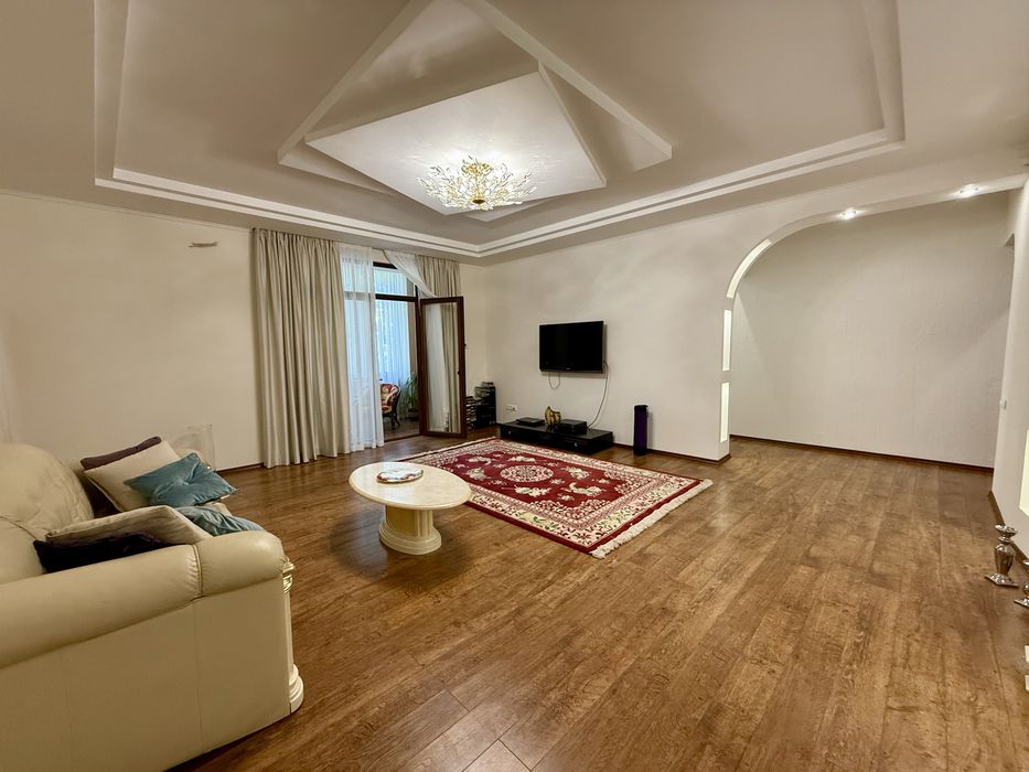 Четырехкомнатная квартира в коттедже на СухомФонтане.Гараж.Автономка.