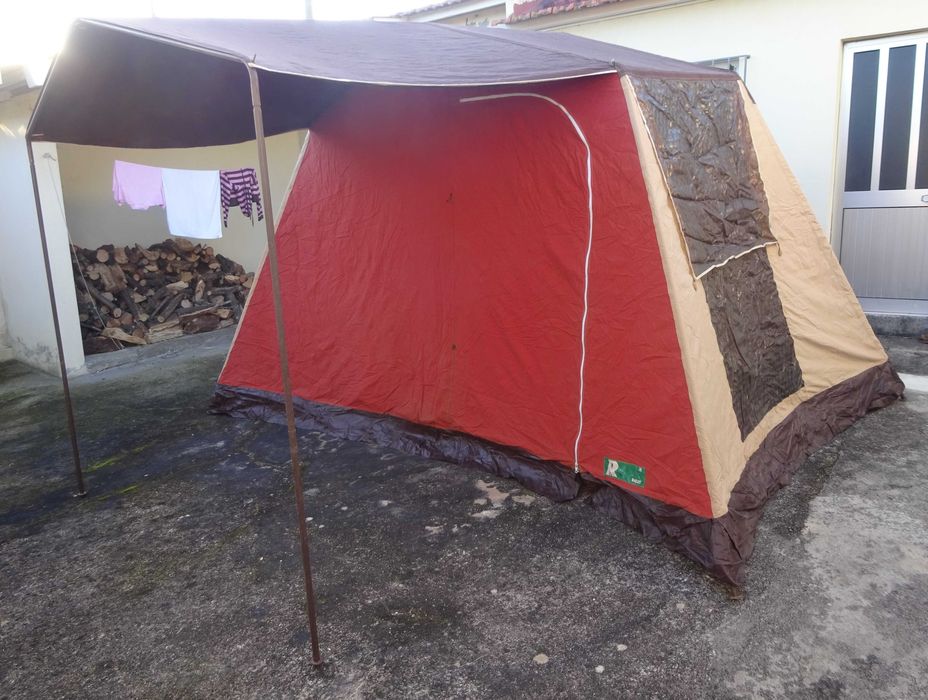 Tenda de campismo, 2 colchões de ar e 2 bombas de ar.