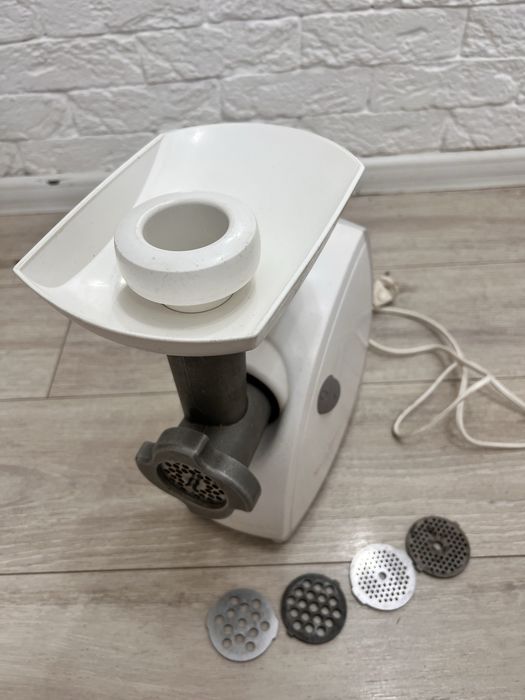 Мясорубка Moulinex HV4