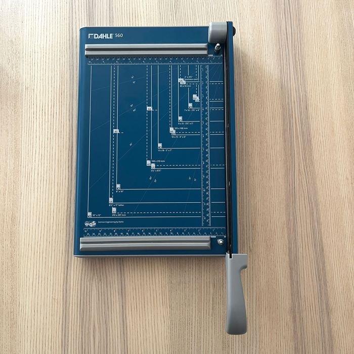 Dahle 560 Gilotyna do Papieru A4, 25 Arkuszy, Długość Cięcia 340 mm