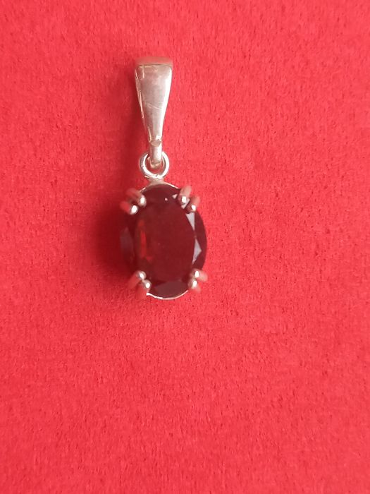 Zestaw bizuteri srebrneh z granatami