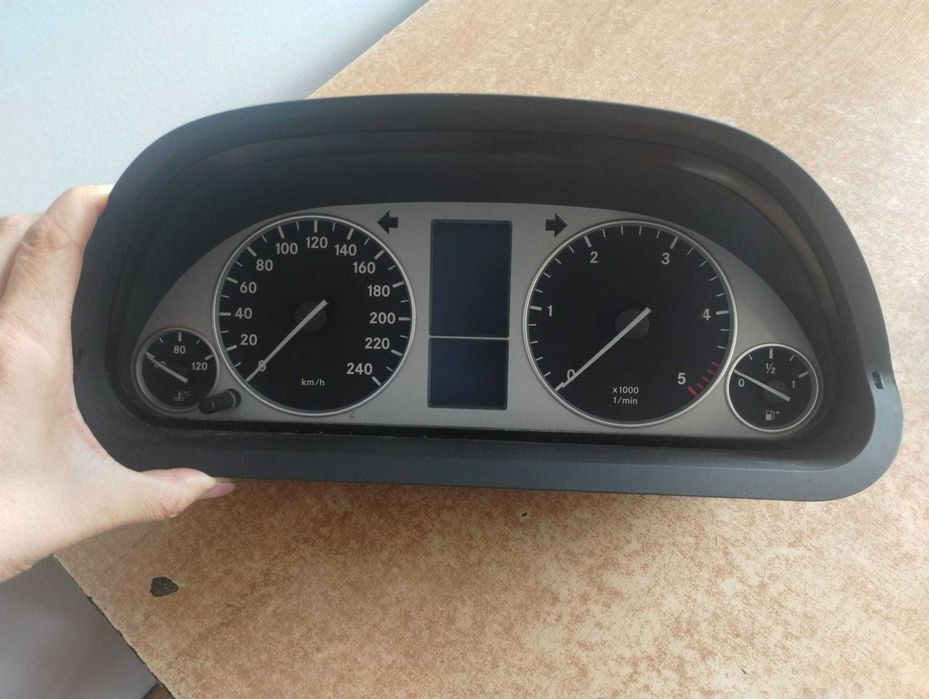 Licznik Mercedes B klasa a Klasa w169 w245 2.0cdi automat a1695,404548