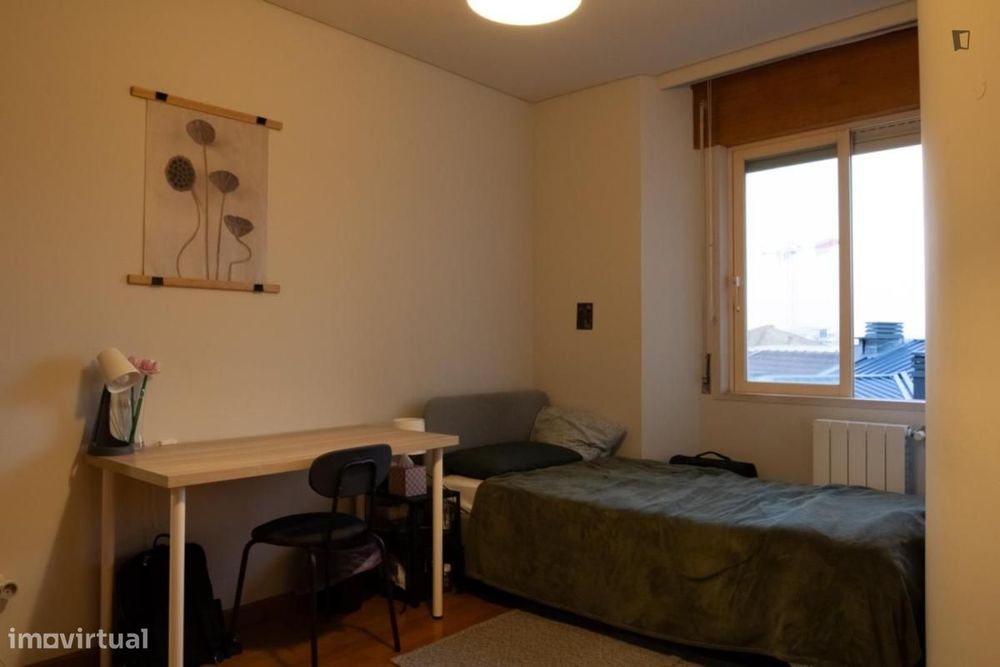 Quarto - localizado em Cedofeita Porto