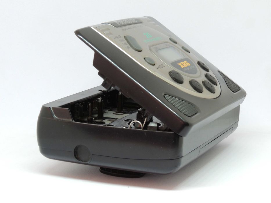 Касетний плеєр Panasonic RQ-V85 FM AM XBS Station Memory робочий