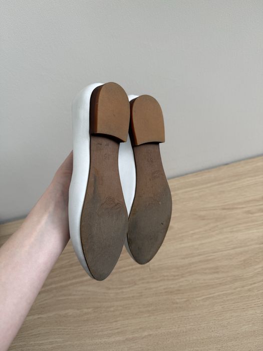 Білі балетки шкіряні