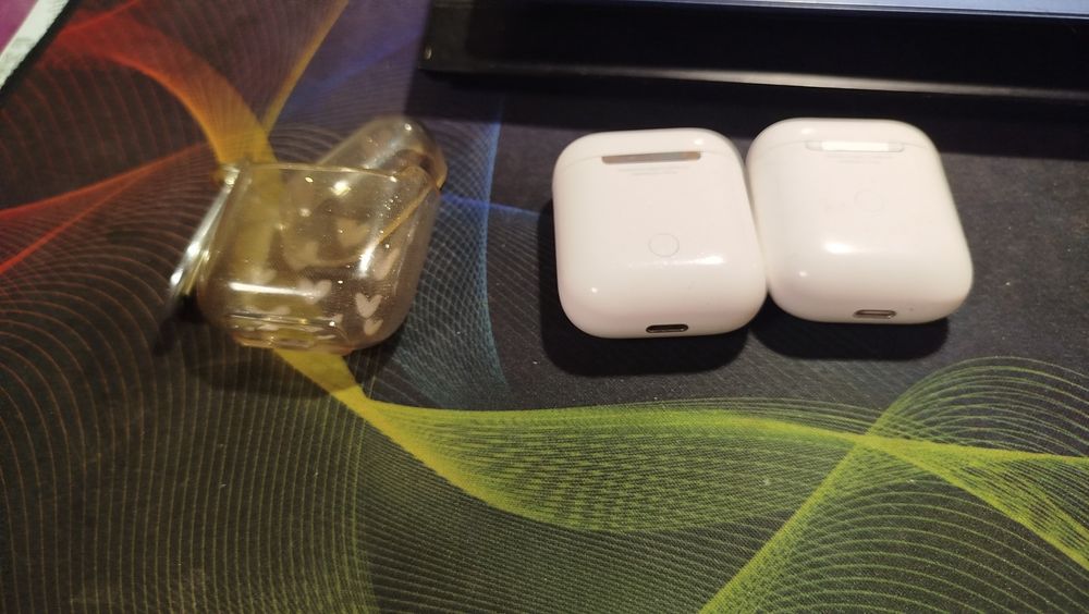Продам Airpods оригинал
