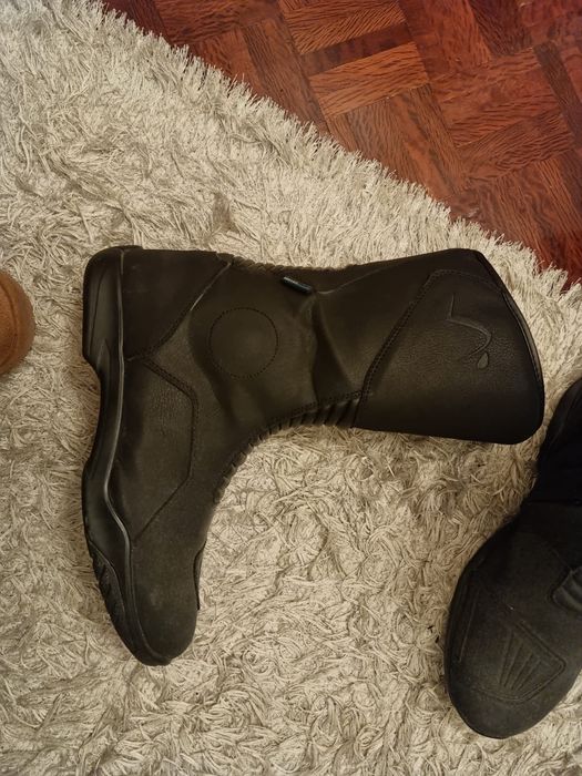 Botas tamanho 44