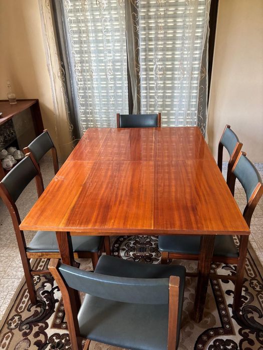 Conjunto de Jantar Vintage – Mesa Extensível + 6 Cadeiras